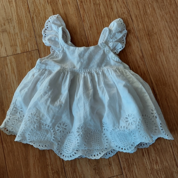 ⭐️3/$30  Gap baby dress, 12-18 months eyelet lace dress - Picture 2 of 7